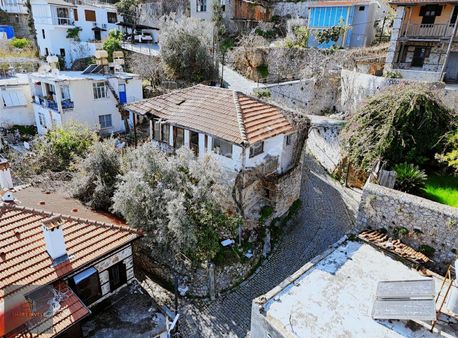 Alanya Tophanede Satılık 124m2 Arsa Ve Kargır Ev