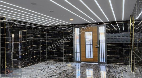 Karakaya'nın Gözdesi Lüks Yapıda İskanlı 3+1 Sıfır Orta Katdaire