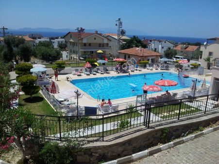 Kuşadası Kadınlar Denizinde Havuzlu Site 4+1