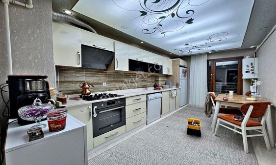 Kanuni'de Cadde Üzeri Emsallerinden Çok Uygun Lux Yapılı 3+1