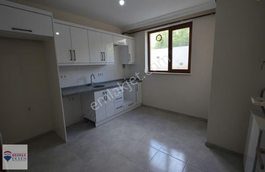 Aşağıdudullu Mahallesinde Boş Sıfır Büyük Ters Dubleks Satılık