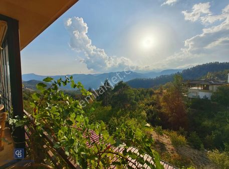 Toroslar'da Satılık Restoran Bahçeli Ve Konut Alanlı