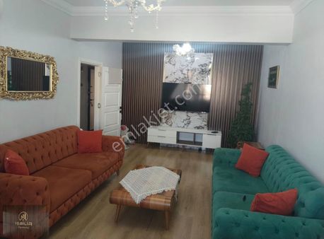 Acıbadem Hastanesi Civarında Az Katlı 4+1 Satılık Masrafsı Daire