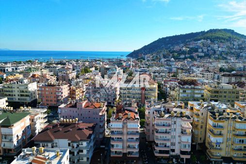 Alanya Merkez Şekerhane'de Satılık 3+1 Geniş Ofis / İşyeri