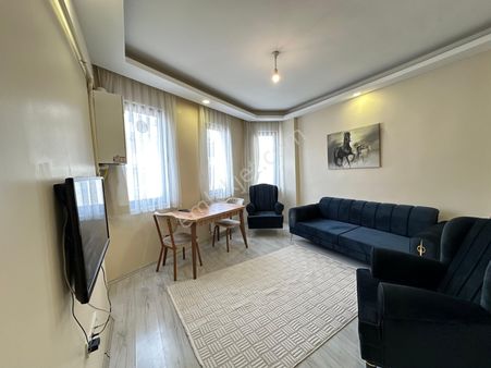 Eşyalı+cadde Üzeri-mecidiyeköy Meydan 10dk Arakat-düz Ayak 1+1