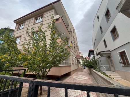 Sakarya Mahallesi Satılık Bakımlı 2+1 Daire