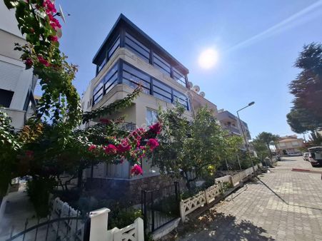 Akman'dan Denize 75 M. Ara Kat Yenilenmiş 2+1 Satılık Daire