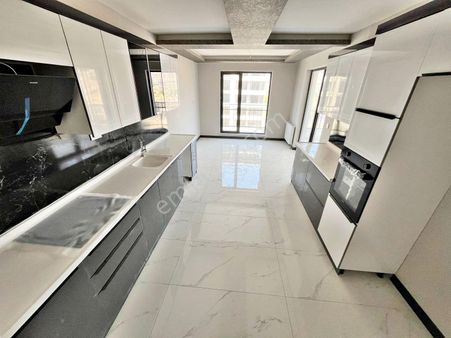 Ovacık'ta Merkezi Konumda Ultra Lüks Satılık 4+1 Site Dairesi .