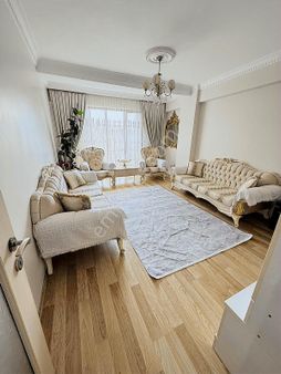 Zeytinburnu Veliefendi Mah.satılık 2+1 100m2 2 Sokak Cephesi Var