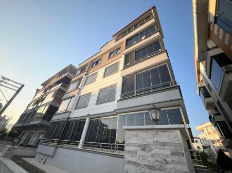 🟣🟣 Güç Gayrimenkul'den Akçay'da Ön Cephe Ebeveynli Cam Balkonlu Lüx Sıfır 2+1 Daire