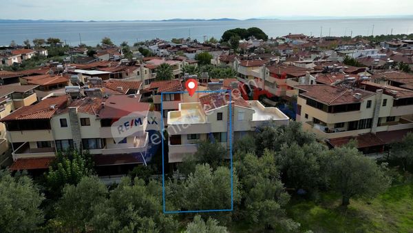 Altınoluk Narlı`da Deniz'e Yakın Satılık 4+1 Tripleks Villa