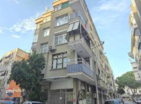 3 Karşıyaka Tersanede Sahile Yakın Fulltadilatlı3+1arakat Daire