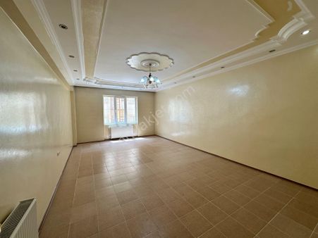 Babil Emlaktan Kiralık Beşevlerde 3+1 Geniş Bakımlı Ara Kat Daire