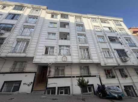 Re/max Gelişim'den Yenikent Mahallesi Kapalı Pazar Sokağında 2+1