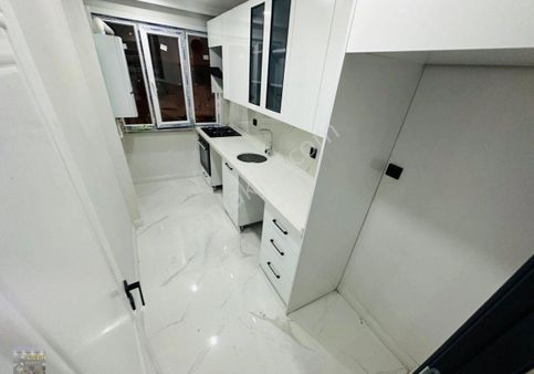 Cebeci Mahallesi Caddeye Yakın 2+1 90m2 İçi Sıfırlanmış Hisseli 1.kat Daire