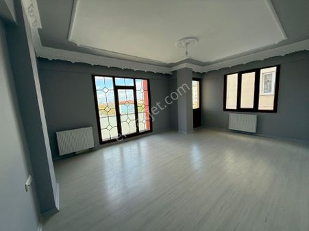 Tuşba Emlaktan Satılık İskanlı Ebeveyn Banyolu Sıfır 3+1 Daire