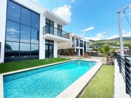 Ayvacık Kozluda Satılık Ful Boğaz Manzaralı 3+1 Satılık Villa !
