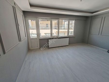 Barış Gayrimenkul'den Umurbey'de Ara Kat Bakımlı 2+1 Daire.