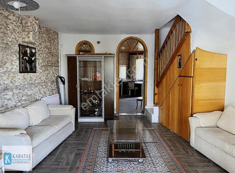 Karataş | Cunda'da Denize 150 M Merkezi Isıtmalı Kiralık Villa