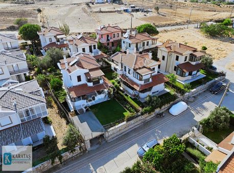 Karataş | Cunda Adasında Denize Yakın Satılık Eşyalı Villa