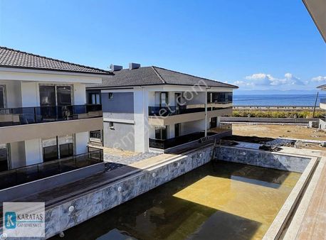 Karataş | Küçükköy'de Denize 30 Adım Havuzlu Sitede 2+1
