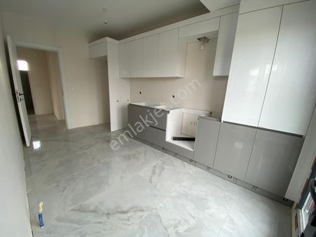 Başokurdan Şirinevler'de Kapalı Otoparklı 3+1 Asansörlü