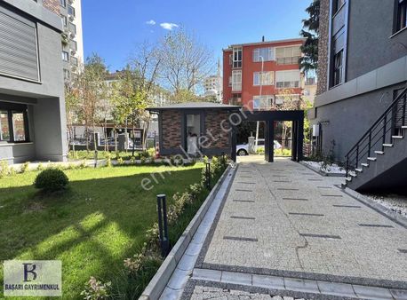 Başarı'dan Suadiye'de Havuzlu Ve Güvenlikli Sitede 100 M2 3+1