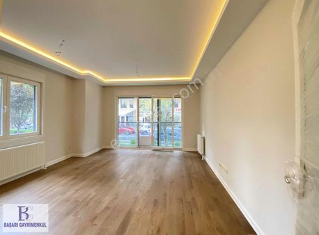 Başarı'dan Suadiye Feride Geçidin'de Bahçe Kullanımlı 3+1 Sıfır