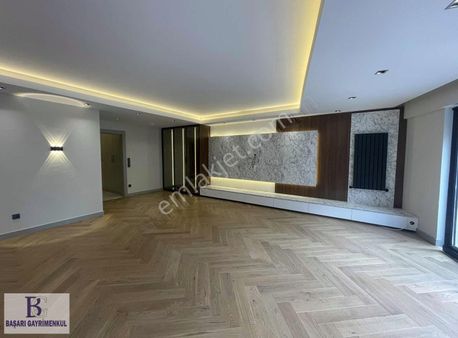 Başarı'dan Sahile 3. Bina Az Katlı Butik Bina'da 240 M2 Balkonlu