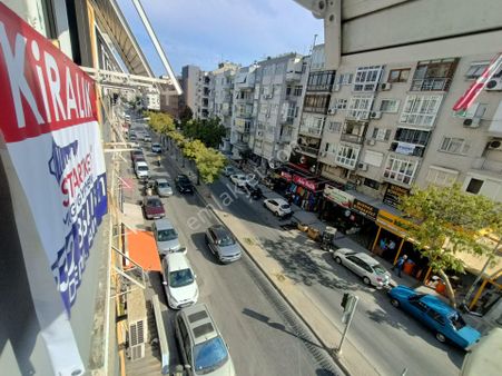 Karşıyaka Alaybey'de Cadde Üzeri, İzban Ve Sahil Yakını 3+1 Kiralık Arakat Daire