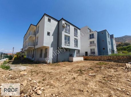 Yenifoça'da Satılık Oturuma Hazır Ruhsatlı 1+1