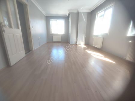 Pendik Esenyalı Ahmetyesevide Ana Cadde Üstü Büyük Kiralık 3+1 125m2 Daire