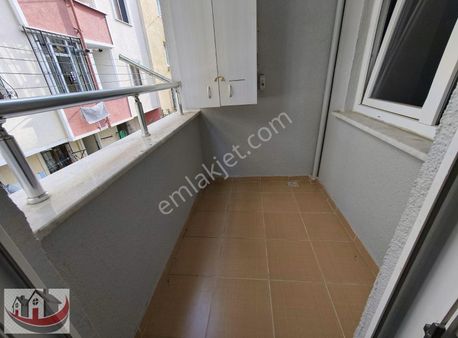 Güneyden Karanlık Odasız Metroya 12 Dakika Yürüme 2+1.85m2 Daire