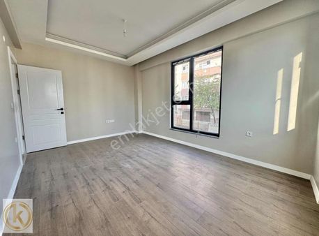 Kaymak Emlaktan Erenler'de Bahçeli 2+1 95 M2 Satılık Daire