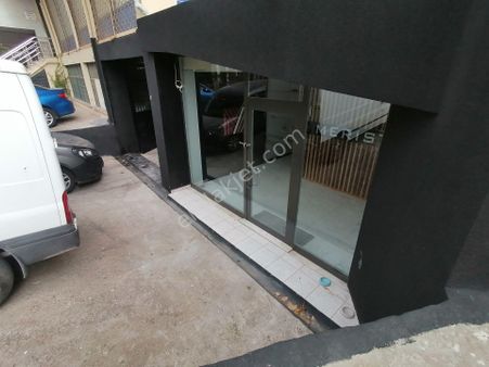 Pendik Güzelyalıda Satılık Merkezi 400m2 Düz Giriş Dükkan Yol Üstü
