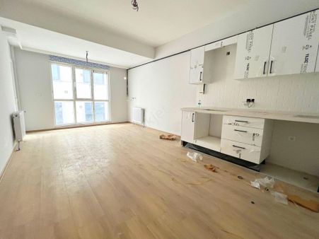 ▃birikim▃ Altıntepe'de Ulaşıma Çok Yakın Ara Katta Balkonlu 2+1!