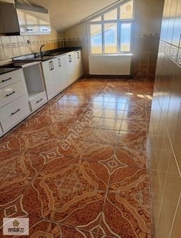 Emlak 72'den Çamlıtepe Mah Satılık Geniş Temiz 3+1 Teras Kat