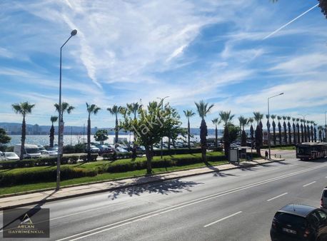 Karşıyaka Da Ful Deniz Manzaralı Büyük 2+1 Satılık Daire