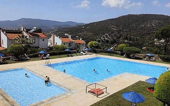 Gümüldür Gümüşsu Yakamoz Sitesinde Tadilatlı Tripleks Satılık Villa