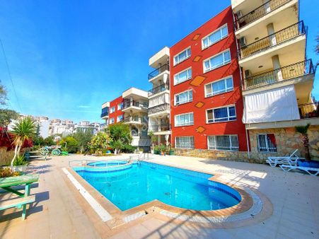 Kuşadası Ege Mahallesinde Havuzlu Sitede Masrafsız 3+1 Daire