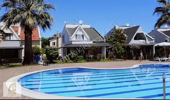 Truva'dan Denize 2. Parsel Arsa Fiyatına Havuzlu Lüks Villa
