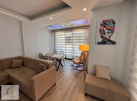 Truva // Onur Gündüzcü'den Tramvayın Altında Sahile Yakın 1+1