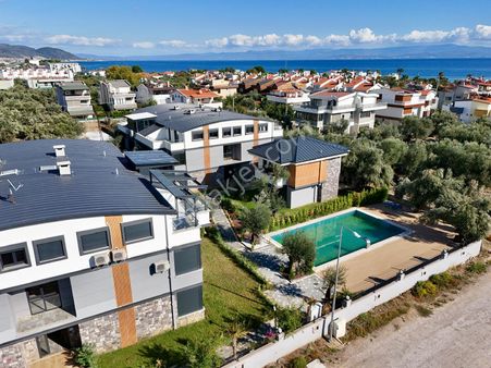 Akçay Aras Emlaktan Narlıda Denize 200 M. Havuzlu Sitede 3+1 Dubleks Daire