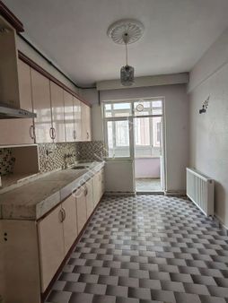 Nasreddin Emlaktan Cumhuriyet Okulu Yanı Kiralık Daire