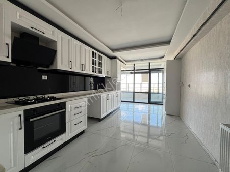 Engin Emlak'tan Manzarlı 4+1 Site İçerisin'de G.odalı Daire