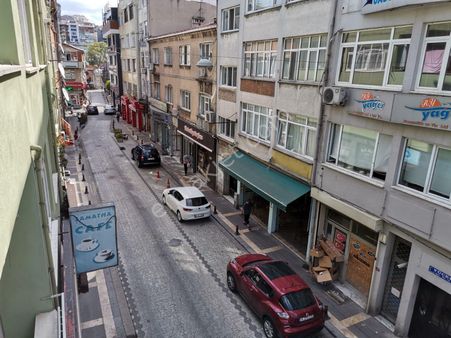 İstanbul Üsküdar Meydana 100mt Satılık 2+1 Daire