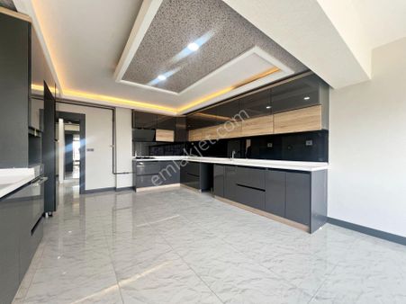 C İhandan Sancaktepe'de Yozgat Bulvarı Yakını Full Yapılı 4+1