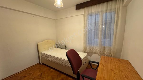 Bornova Cumhuriyet Meydanında 3+1 Kiralık Doğalgazlı Geniş Daire