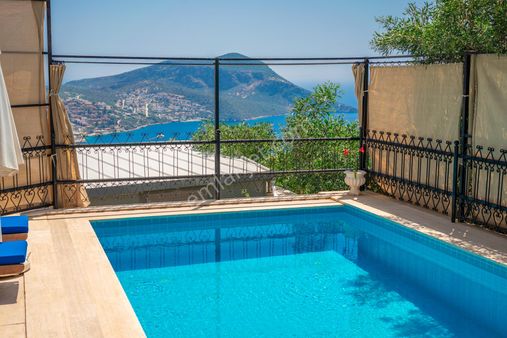 🏡 Kalkan Merkezde Deniz Manzaralı 6 Kişilik Havuzlu Villa Satılık
