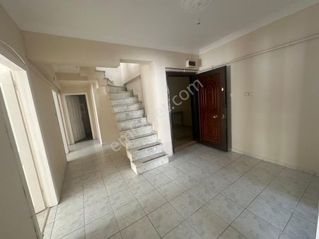 Pendik Çınardere'de Oldukça Geniş Kullanışlı 4+2 Dubleks Daire